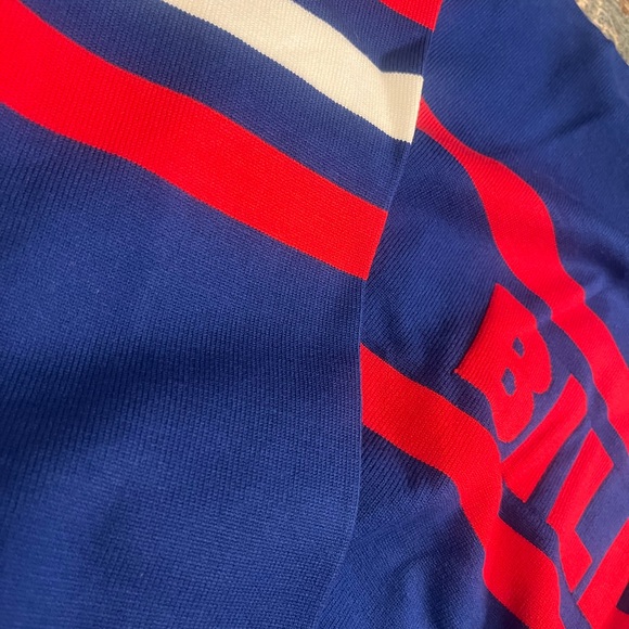 NWT women’s Small Buffalo Bills Sweater
Smoke and pet free home - Picture 9 of 9